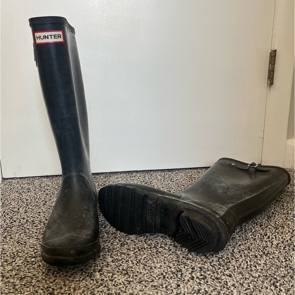 Women’s Hunter Original Tall Rain Boot. Wide Calf. Distressed Black Color. - Picture 6 of 9